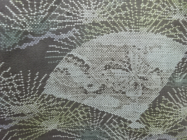  松に扇模様織り出し本場泥大島紬着物（9マルキ）